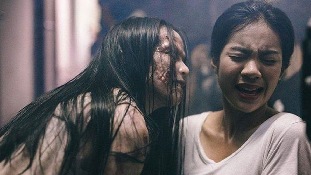 Một hồn ma Thái Lan với khuôn mặt nhợt nhạt và đôi môi thâm