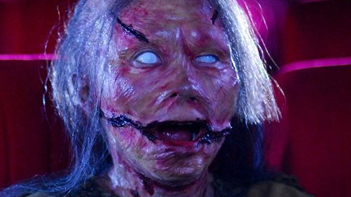 Một hồn ma Thái Lan với đôi mắt mở to đầy sợ hãi