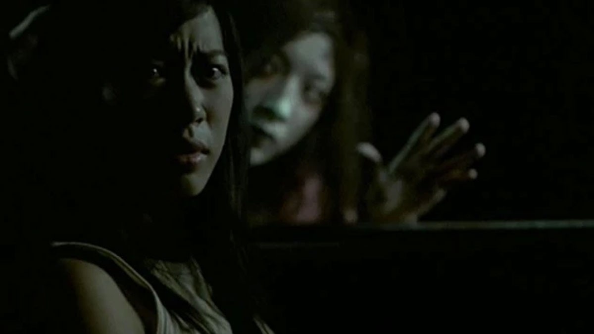 Hình ảnh một hồn ma Thái Lan với khuôn mặt ám ảnh