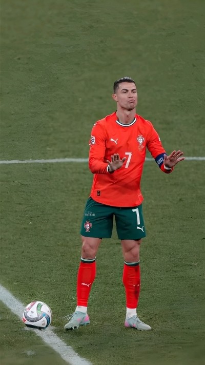Hình ảnh Ronaldo thi đấu nổi bật trong màu áo quốc gia