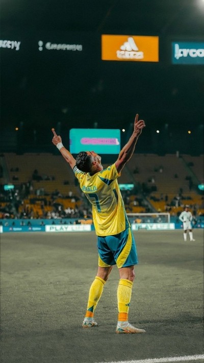 Ronaldo ăn mừng bàn thắng đầy chất chơi