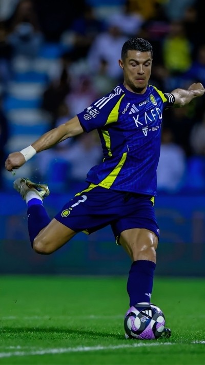 Bộ sưu tập hình nền Ronaldo ngầu trên sân cỏ