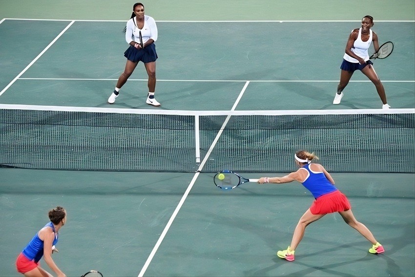 Cách tính điểm trong nội dung đánh đôi cũng tương tự như nội dung đánh đơn, nhưng tại tỷ số Deuce 40, đội nào giành chiến thắng trước thì họ sẽ thắng game (Nguồn: Internet)