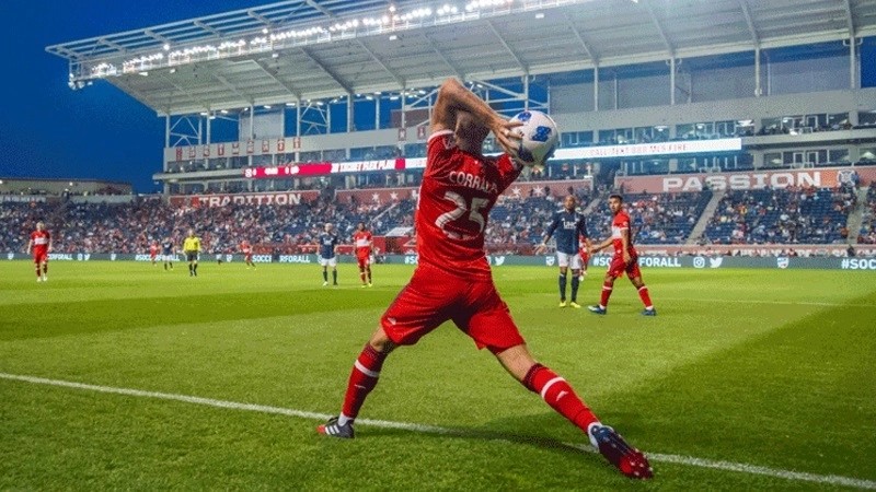 Cầu thủ cần biết cách phá bẫy việt vị linh hoạt