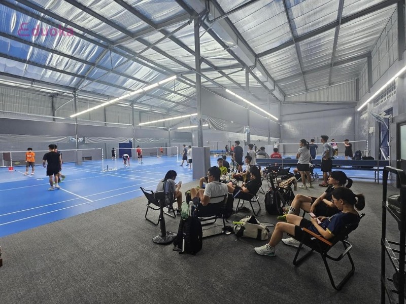 gioi thieu chung ve san cau long aquaminton 1