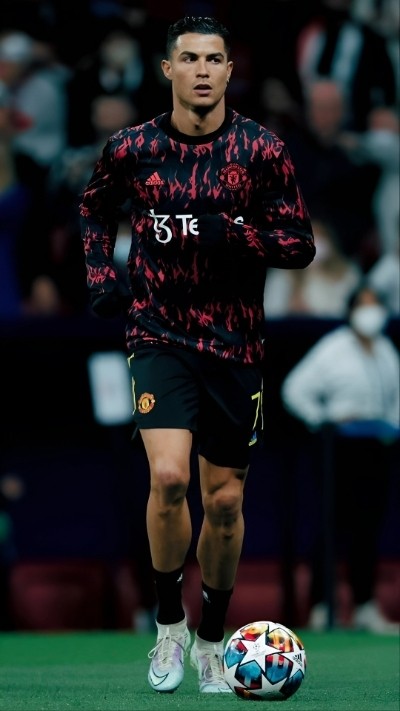 CR7 với vẻ ngoài cực ngầu trong màu áo MU