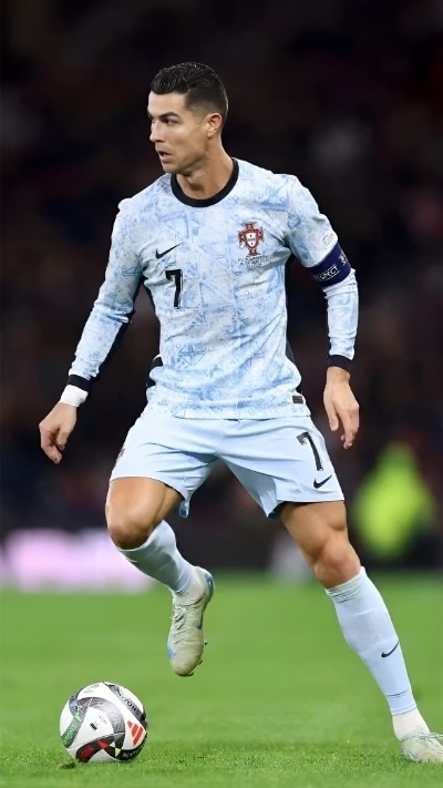 CR7 cực ngầu trên sân cỏ