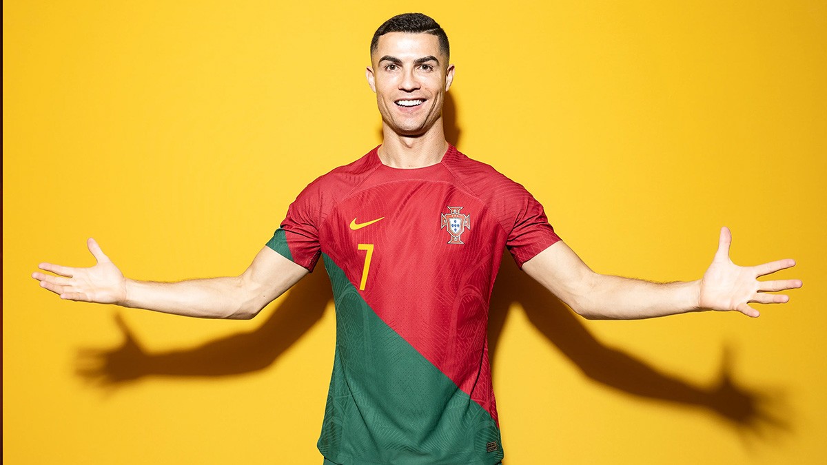 Ronaldo với ánh mắt sắc bén