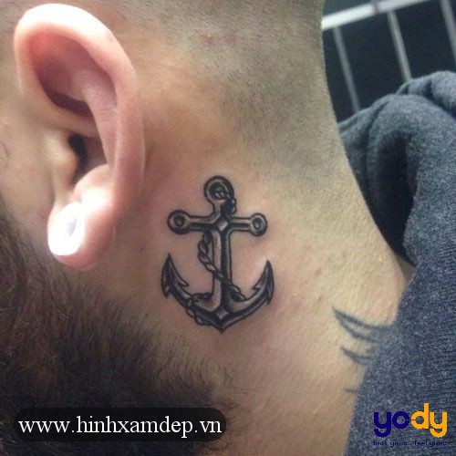 Hình xăm chữ ở cổ