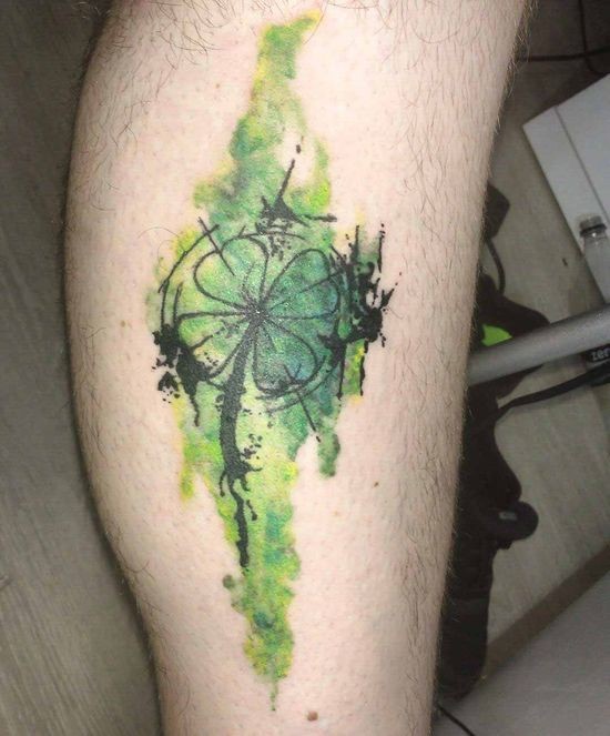 Nét đẹp nghệ thuật của hình xăm Diệp Tứ Thảo trên bắp chân