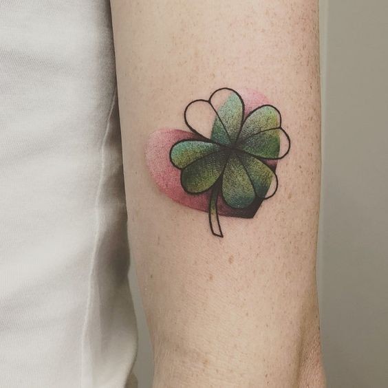 Những mẫu hình xăm mini cỏ 4 lá cho nam và nữ