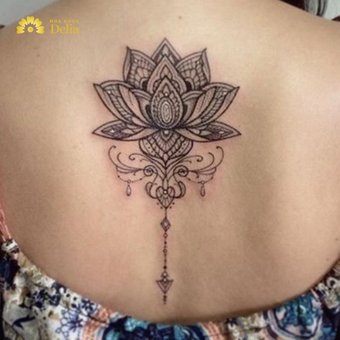 Hình xăm phong thủy hoa sen cho nữ về tình yêu sâu sắc và vô điều kiện