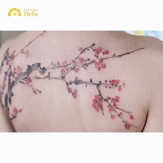 Hình xăm hoa đào - biểu tượng của sự sống, sự khởi đầu mới, niềm hy vọng về tình yêu tốt đẹp hơn