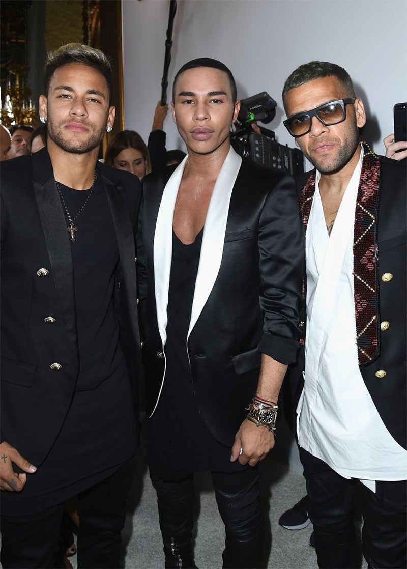 Neymar thể hiện sự thân thiện và vui vẻ