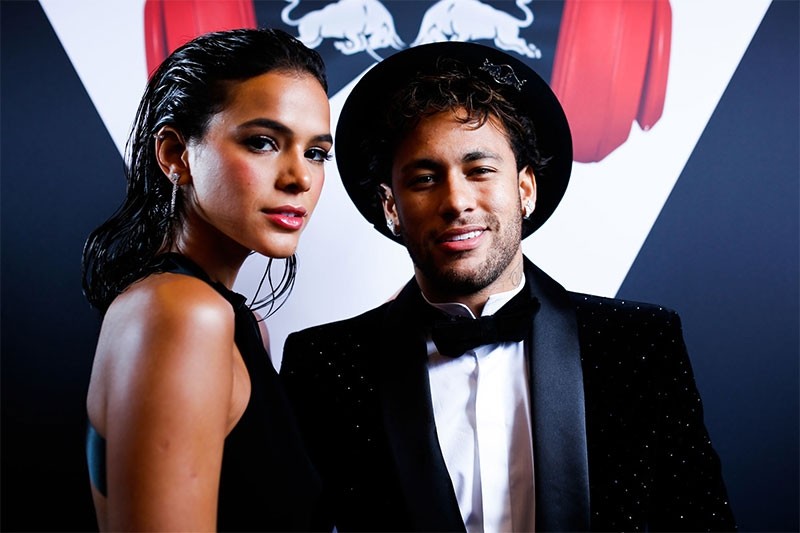 Neymar tạo dáng chuyên nghiệp trước ống kính