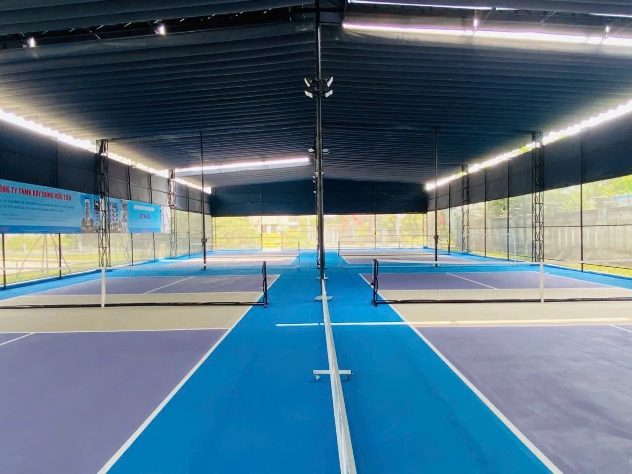Mặt sân Pickleball Đông Trà sạch đẹp phục vụ người chơi