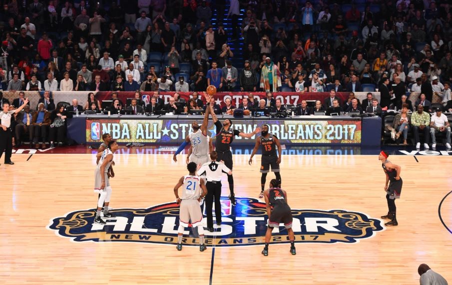 Mỗi cầu thủ giành quyền kiểm soát bóng sống trên sân nhà cần đưa bóng sang phần sân đối thủ trong vòng 8 giây