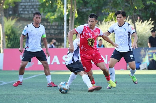 Về bóng đá 6 người