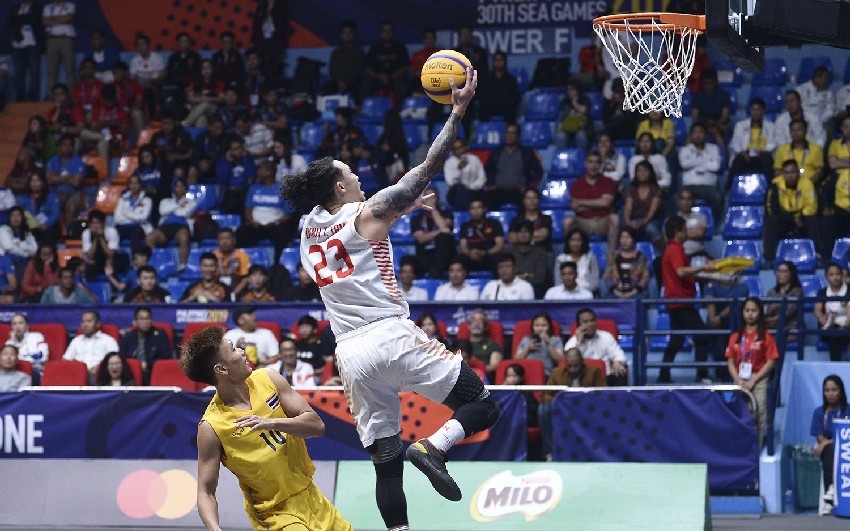 Trong các tình huống ném bóng, có một số quy tắc cần tuân theo để tránh vi phạm luật can thiệp vào bóng