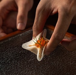 Món ăn được trình bày nghệ thuật tại November