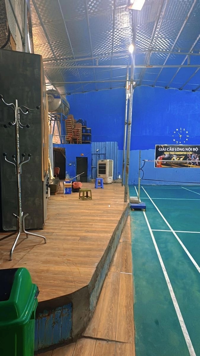 Khu vực ghế ngồi sân cầu lông An Dương