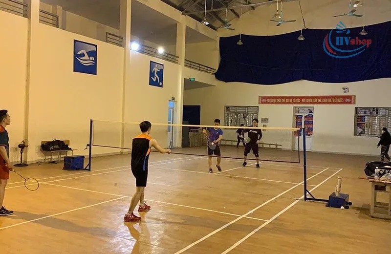 Sân cầu lông trường tiểu học Nguyễn Quý Đức