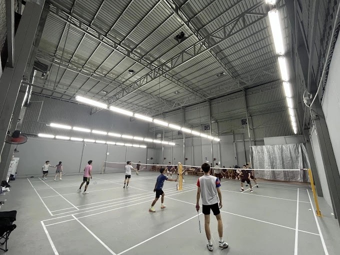Một góc nhìn khác về sân cầu lông Hoàng Vy với không gian sạch sẽ