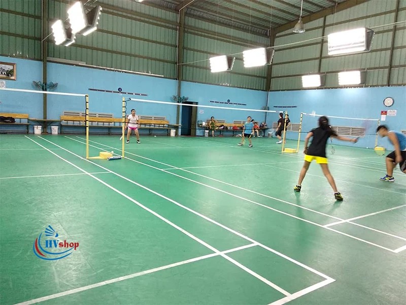 Khu vực chơi cầu lông chuyên nghiệp tại Sân Rebell