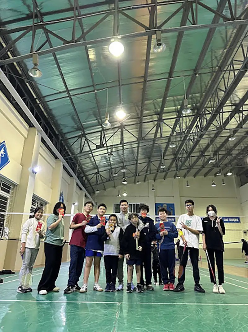 Sân cầu lông Nhật Tân với trang thiết bị hiện đại và không gian học tập hiệu quả