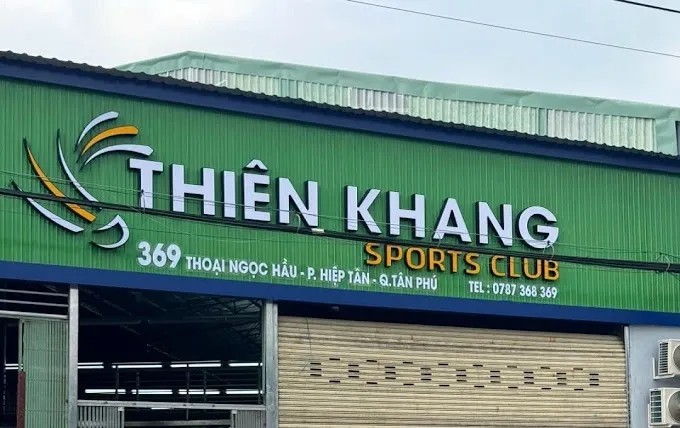 Cảnh quan tổng thể sân cầu lông Thiên Khang nhìn từ trên cao, cho thấy sự quy mô và tiện nghi