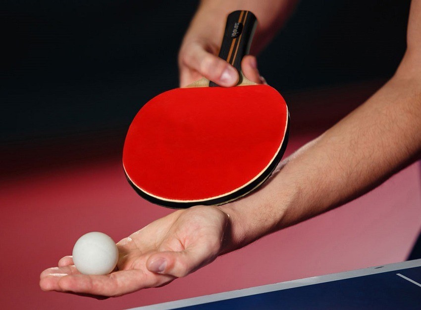 Sau 2 điểm được ghi sẽ đổi lại người giao bóng