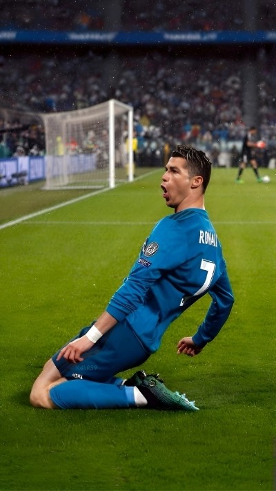 Tải ngay hình nền CR7 ăn mừng bàn thắng