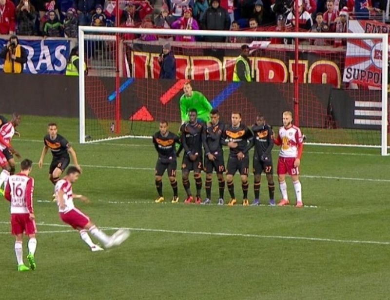 tim hieu 5 loi trong bong da 11 nguoi theo fifa quy dinh 2 1