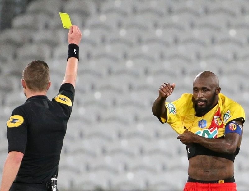 Lỗi phạt thẻ vàng trong bóng đá 11 người