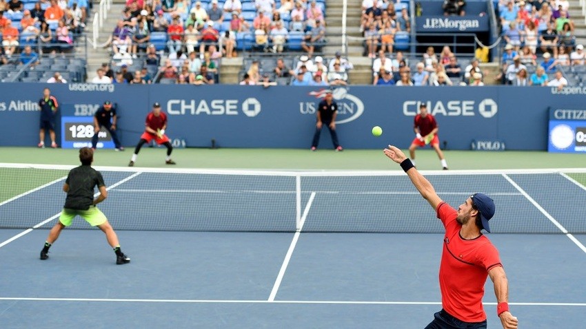 Tương tự như thứ tự giao bóng, đội nào giao bóng ở set đầu sẽ chọn người đỡ bóng trước (Nguồn: Internet)