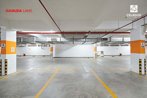 Cảnh sát phong tỏa và khám nghiệm khu vực phát hiện thi thể nạn nhân