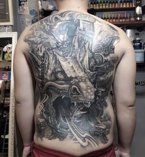 Một mẫu hình xăm rồng bay lượn đầy ấn tượng