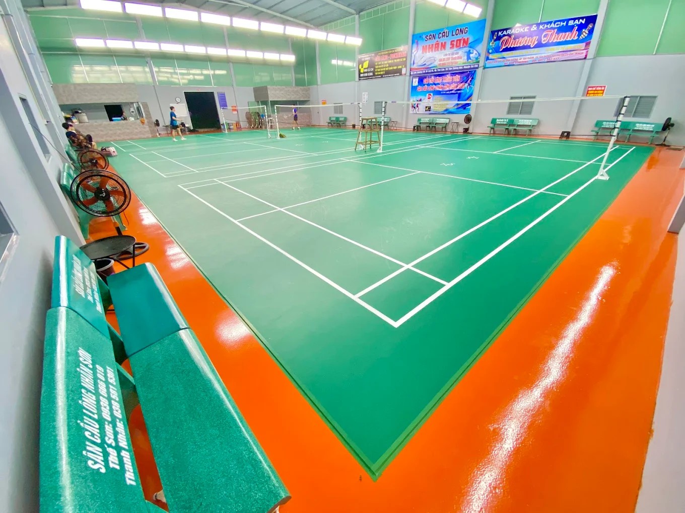 Sân cầu lông Nhân Sơn