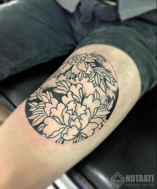 Hoa mẫu đơn với sắc hồng tươi tắn.