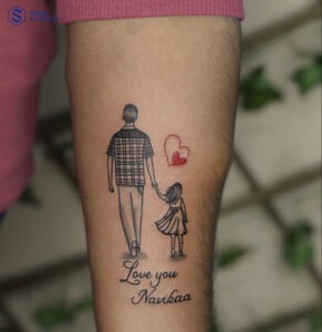 Xăm chữ tiếng Anh kết hợp hình ảnh về gia đình