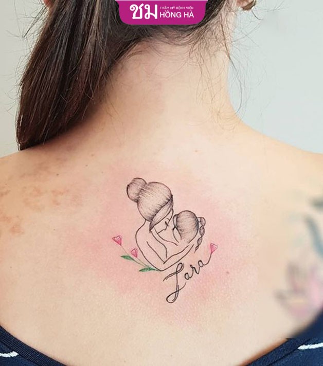 Hình xăm hoa lá kết hợp với bóng cha mẹ và con