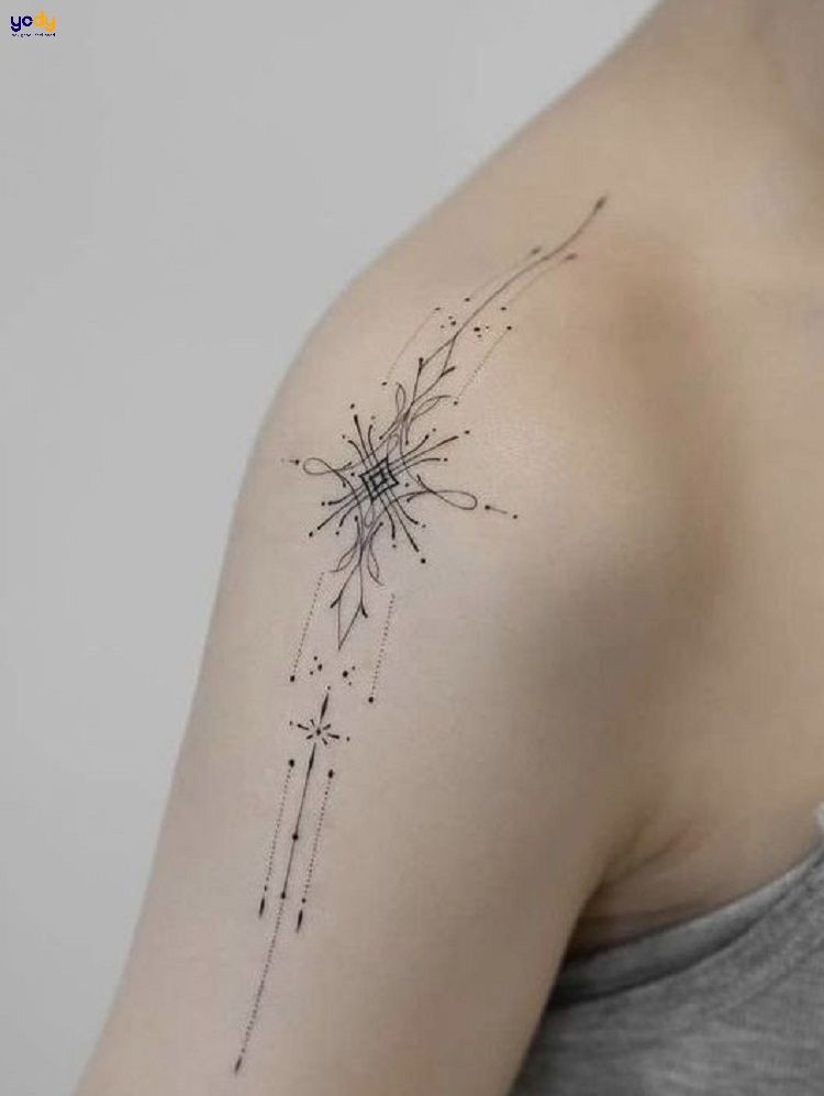 Hình xăm vai nữ ký hiệu