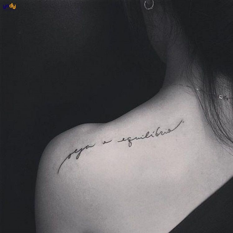 Hình xăm vai nữ chữ
