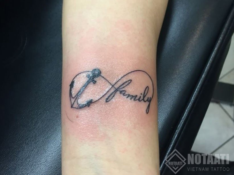 Hình xăm vô cực kết hợp cùng chữ