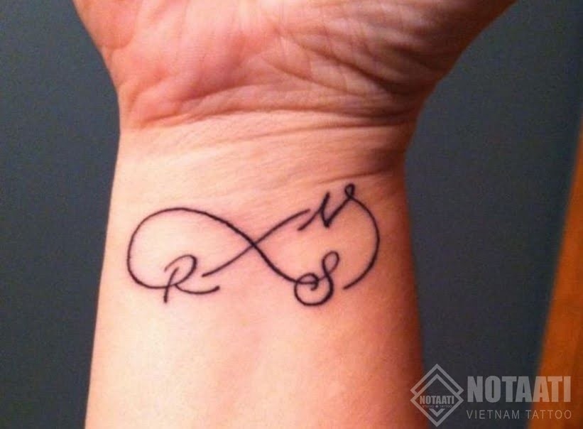 Hình xăm vô cực kết hợp cùng chữ