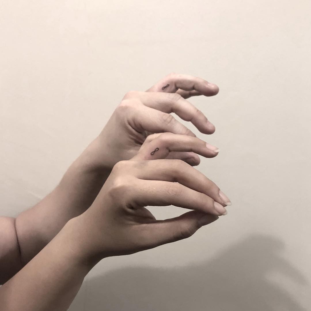 Hình xăm biểu tượng vô cực