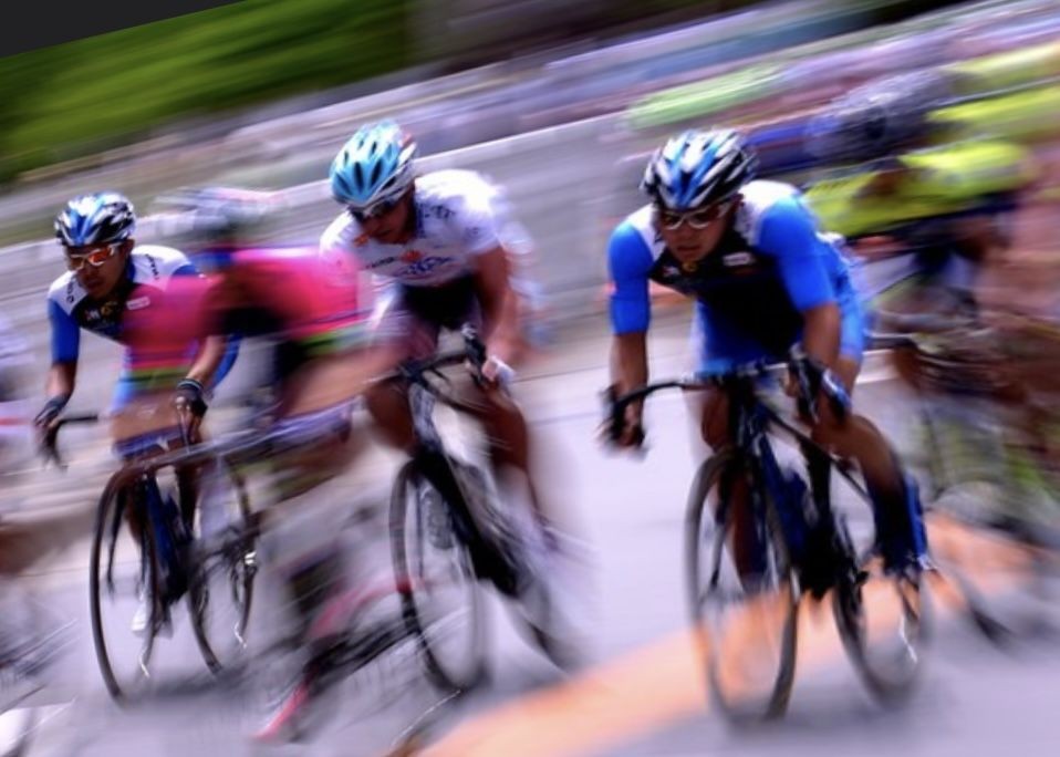 Đoàn đua xe đạp bứt phá khỏi nhóm đông