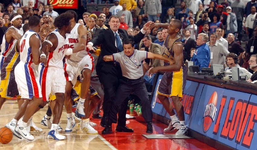 Lỗi kỹ thuật là lỗi có các hành vi không chấp nhận lời nhắc nhở của trọng tài, thiếu tôn trọng đối với ban trọng tài và đối phương