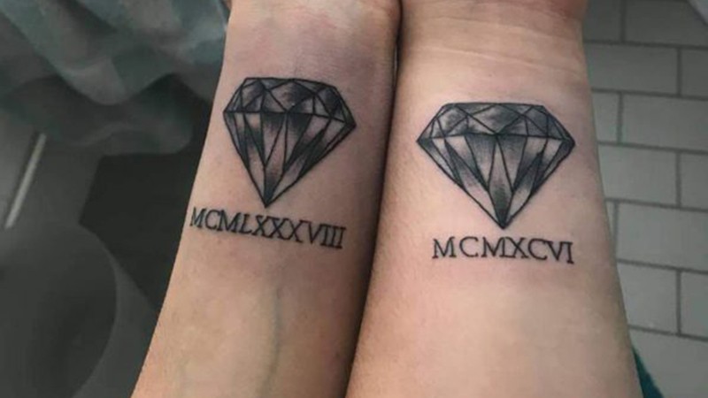 Hình xăm kim cương và kết hợp cùng dãy số La Mã có ý nghĩa đặc biệt với người xăm