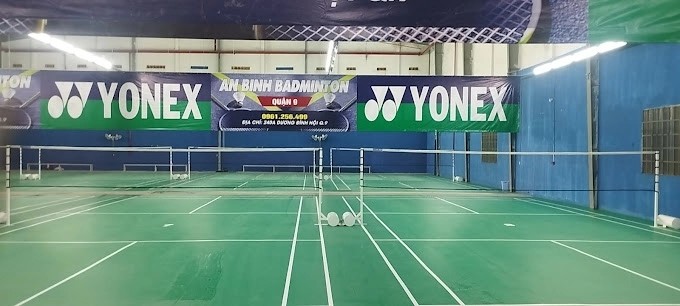 Sân cầu lông An Bình với thiết kế rộng rãi và hiện đại